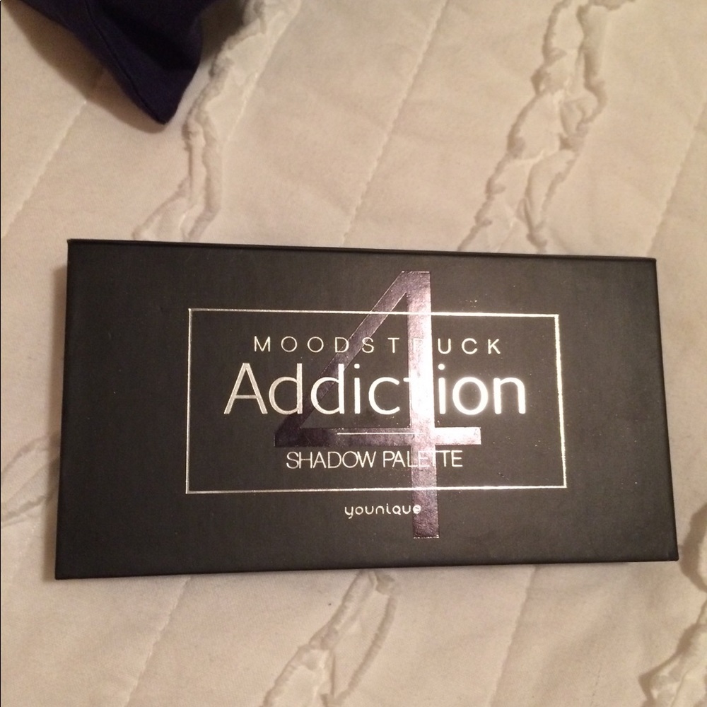 YOUNIQUE ADDICTION PALLET 4